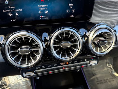 Used 2023 Mercedes-Benz EQB 300 4MATIC image 26