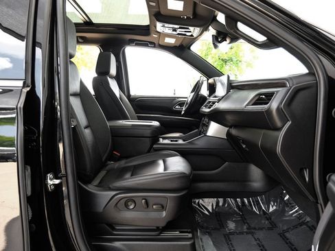 Used 2024 Chevrolet Suburban LT w/ LT Signature Plus Package RWD image 35