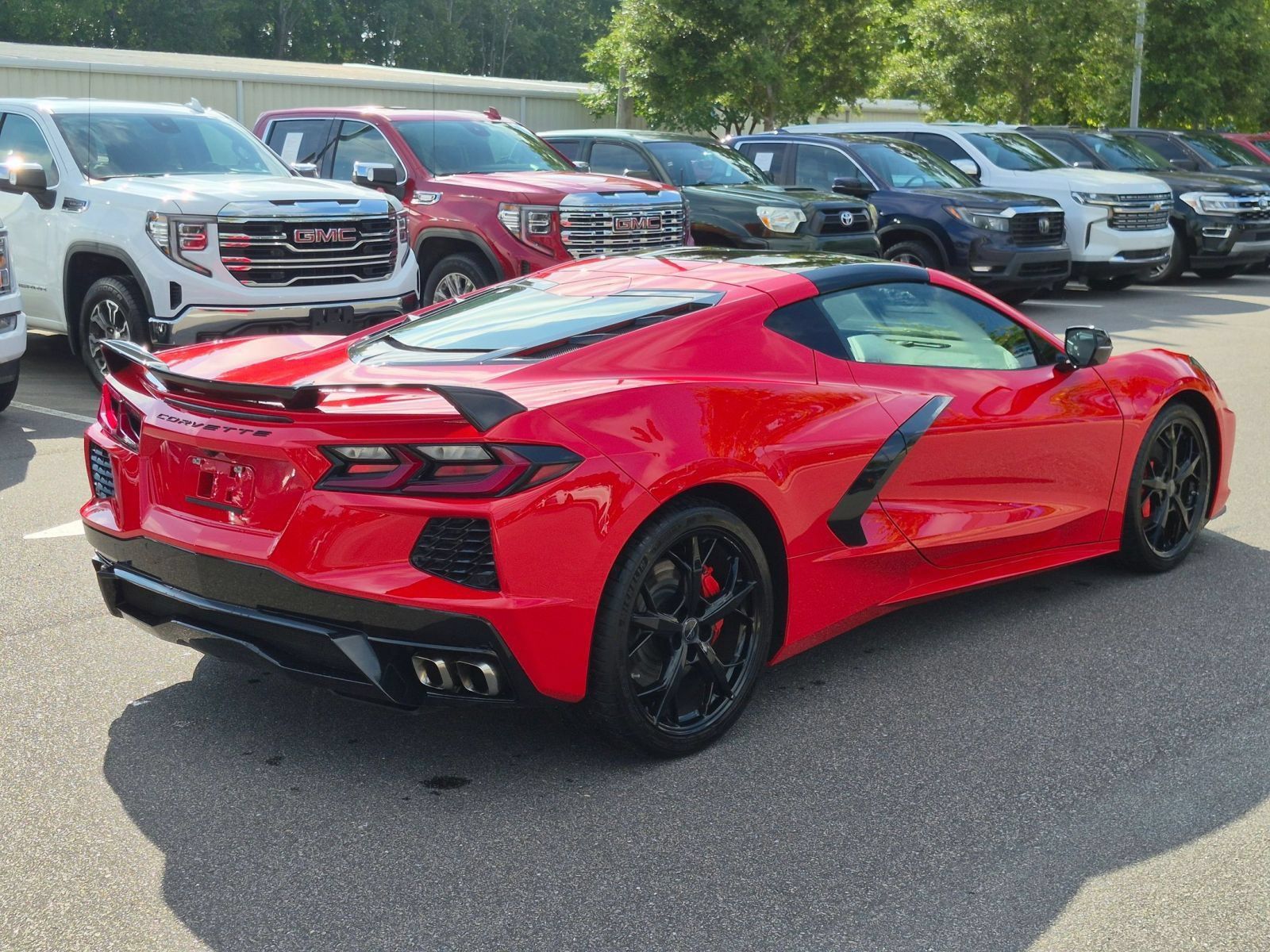 Used 2021 Chevrolet Corvette Stingray Coupe w/ Z51 Performance Package RWD image 3