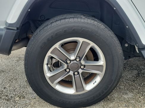 Used 2022 Jeep Wrangler Unlimited Sahara image 5