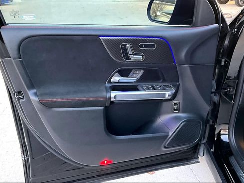 Used 2024 Mercedes-Benz GLB 250 image 22