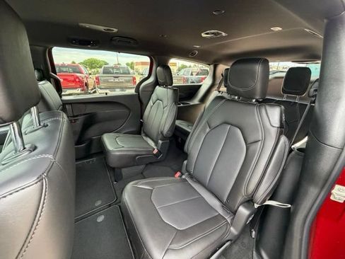 New 2027 Chrysler Pacifica Select FWD image 14