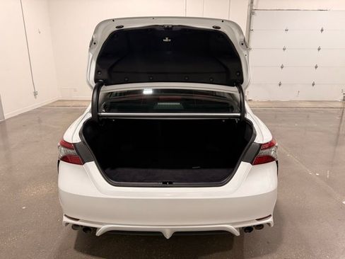 Used 2021 Toyota Camry XSE image 9