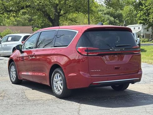 New 2027 Chrysler Pacifica Select FWD image 15