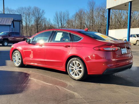 Used 2020 Ford Fusion SE image 3
