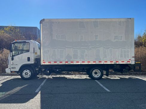 Used 2024 Isuzu NPR image 5