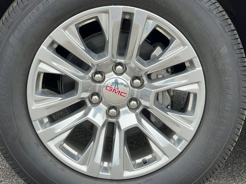 Used 2023 GMC Yukon XL Denali AWD/4WD image 9