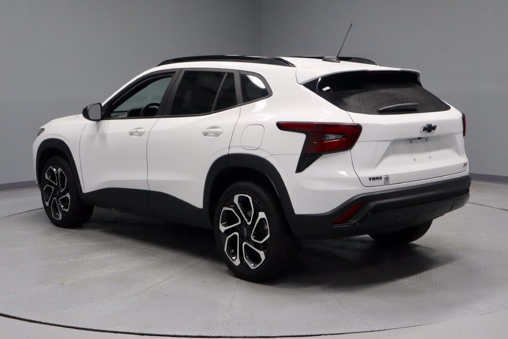 Used 2025 Chevrolet Trax RS FWD image 9