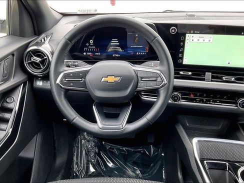 Used 2025 Chevrolet Equinox LT image 5