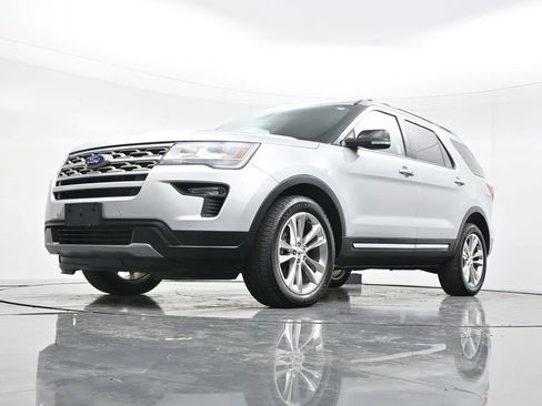Used 2018 Ford Explorer XLT w/ Equipment Group 202A AWD/4WD image 47