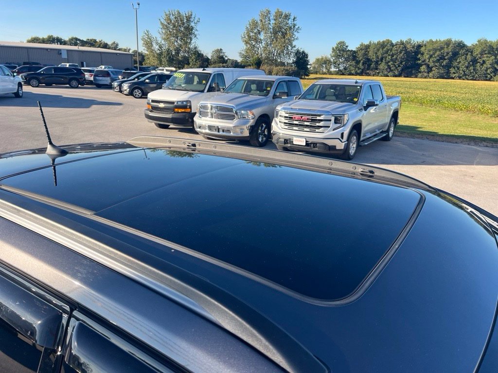 Used 2021 Jeep Compass Latitude w/ Sun and Sound Group AWD/4WD image 9