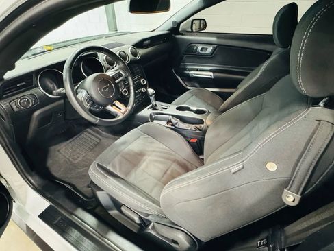 Used 2018 Ford Mustang Coupe image 9