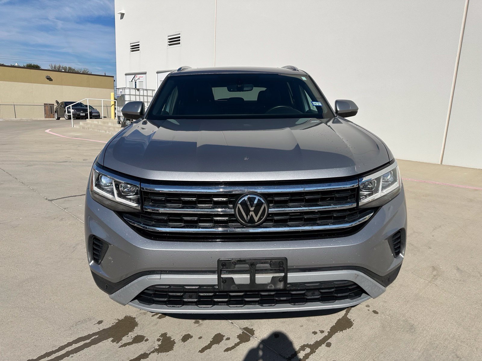 Used 2023 Volkswagen Atlas Cross Sport SE w/ Panoramic Sunroof Package FWD image 2