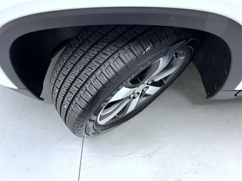 Used 2019 Chevrolet Traverse LT w/ LT Premium Package AWD/4WD image 24