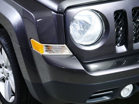 Used 2016 Jeep Patriot Latitude AWD/4WD image 16