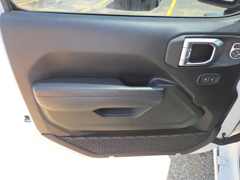 Used 2022 Jeep Wrangler Unlimited Sport AWD/4WD image 6