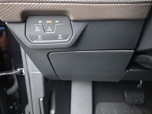 Used 2025 Volkswagen Atlas SEL image 17