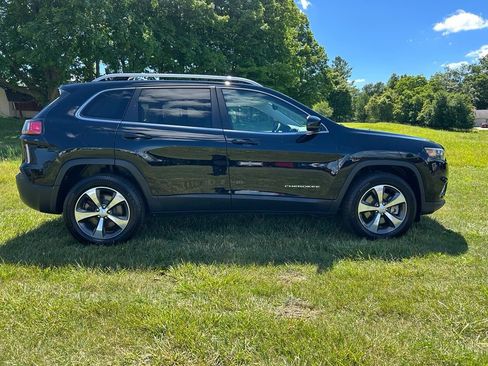 Used 2019 Jeep Cherokee Limited w/ Luxury Group AWD/4WD image 2