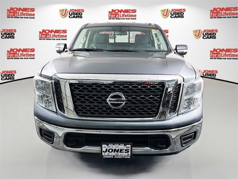 Used 2017 Nissan Titan SV image 10