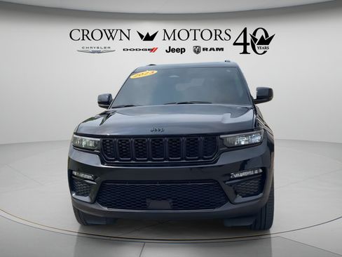Used 2023 Jeep Grand Cherokee Limited w/ Black Appearance Package AWD/4WD image 2