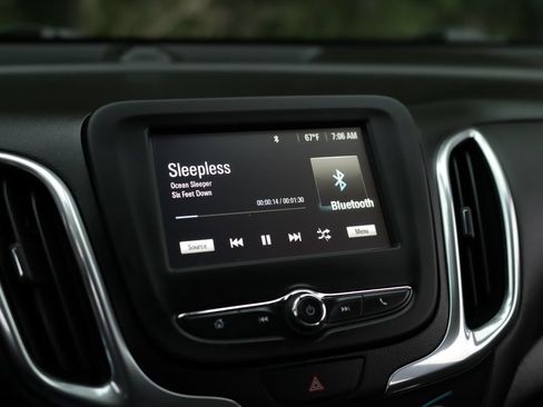 Used 2018 Chevrolet Equinox LT FWD image 12