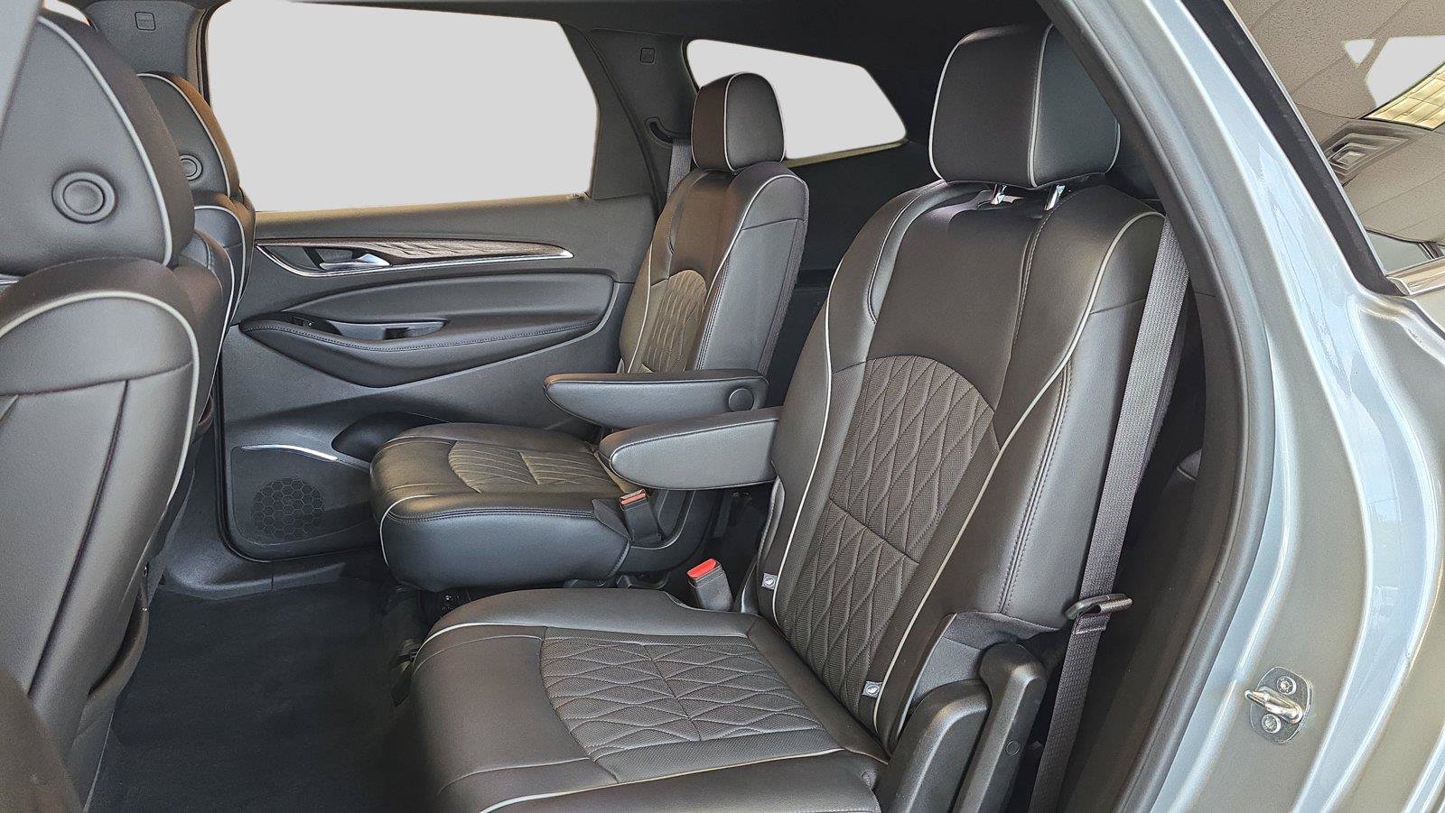 Used 2024 Buick Enclave Avenir w/ Avenir Technology Package AWD/4WD image 18