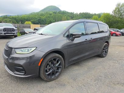 Used 2021 Chrysler Pacifica Touring w/ Cold Weather Group