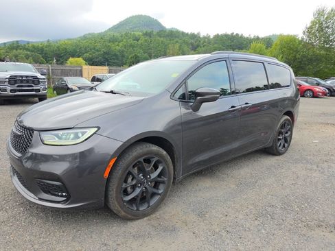 Used 2021 Chrysler Pacifica Touring w/ Cold Weather Group AWD/4WD image 1