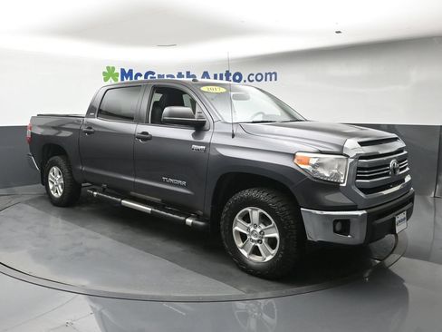 Used 2017 Toyota Tundra SR5 w/ SR5 Upgrade Package AWD/4WD image 2