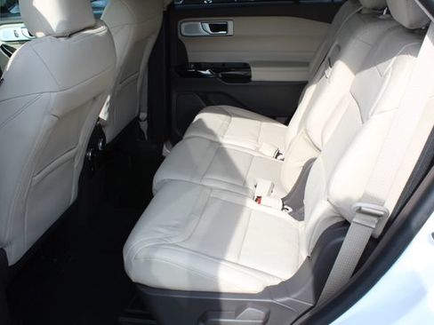 Used 2023 Ford Explorer Platinum w/ Technology Package AWD/4WD image 16