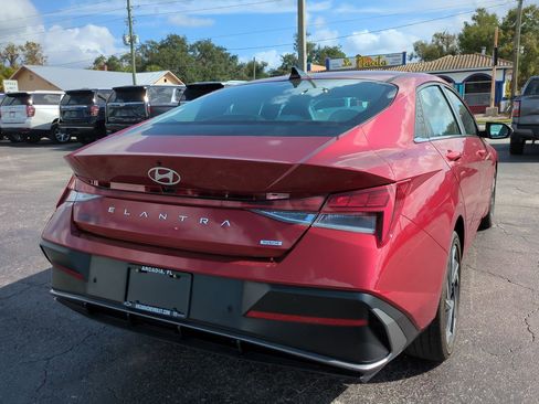 Used 2024 Hyundai Elantra Limited image 4