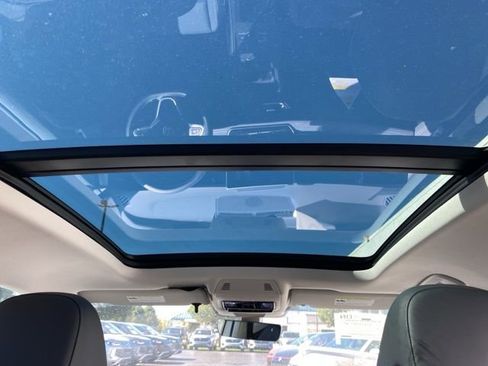 New 2025 Volkswagen Tiguan SE FWD image 60