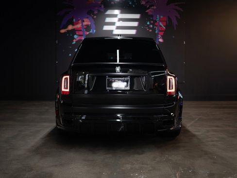 Used 2022 Rolls-Royce Cullinan Black Badge AWD/4WD image 6