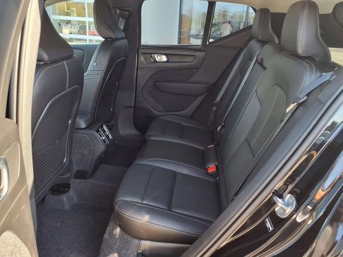 Certified 2025 Volvo XC40 B5 Core AWD/4WD image 8
