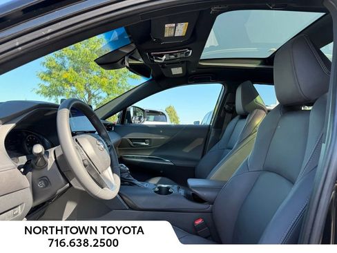 Used 2024 Toyota Venza Nightshade image 6