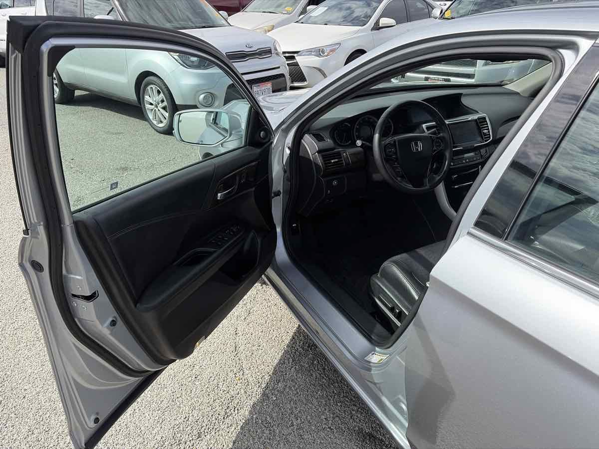 Used 2017 Honda Accord EX-L image 6