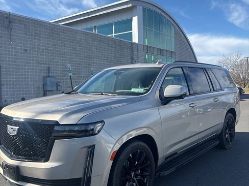 Used 2024 Cadillac Escalade ESV Sport Platinum w/ LPO, ONYX Package image 2