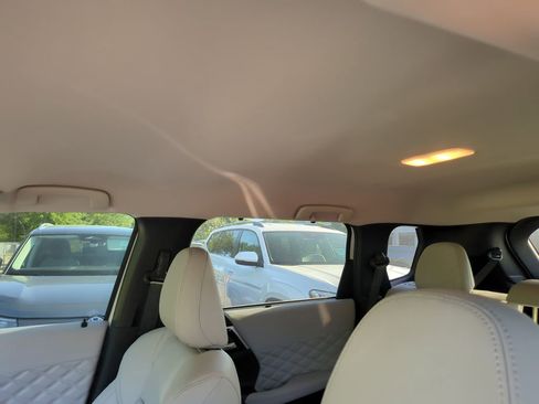 Used 2024 Mitsubishi Outlander SEL FWD image 9