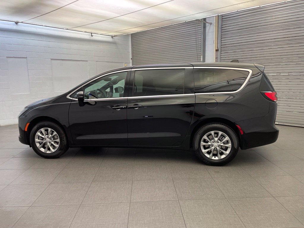 New 2027 Chrysler Pacifica Select AWD/4WD image 5