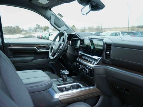 Used 2024 Chevrolet Silverado 1500 LT image 17