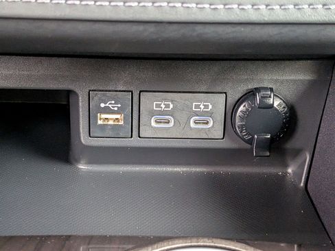 Certified 2024 Toyota Highlander Limited FWD image 22