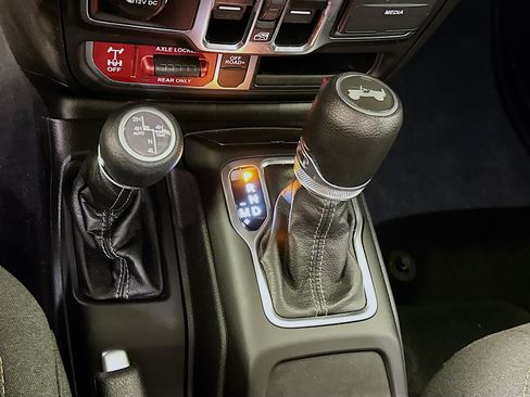 Used 2024 Jeep Wrangler Willys image 24