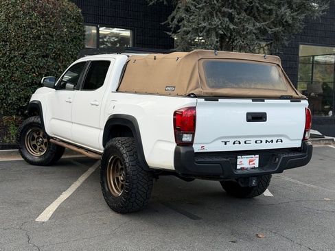 Used 2019 Toyota Tacoma TRD Off-Road image 19