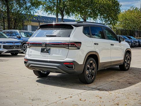 New 2025 Volkswagen Taos SE FWD image 7