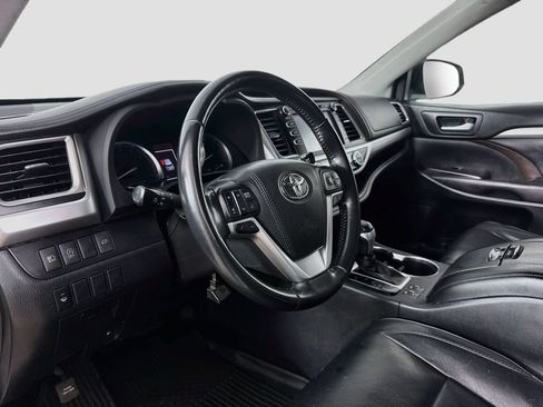 Used 2018 Toyota Highlander XLE AWD/4WD image 10