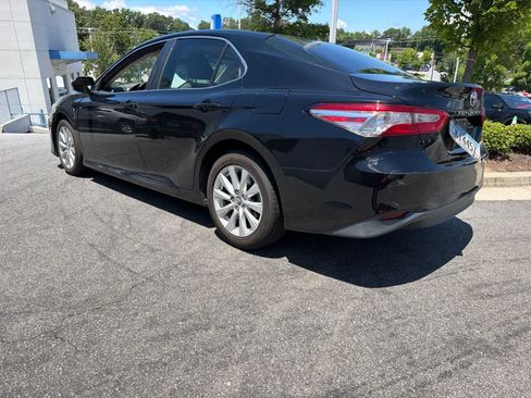 Used 2018 Toyota Camry LE FWD image 11