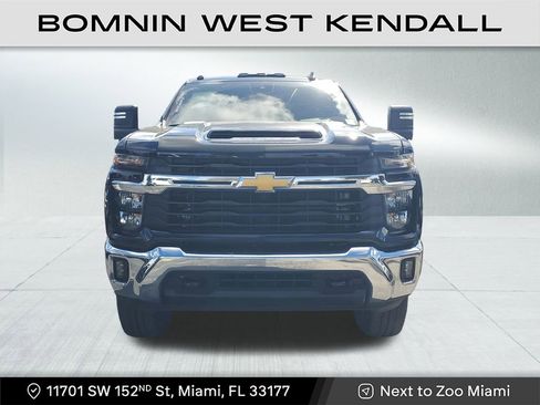 Used 2024 Chevrolet Silverado 2500 LT w/ Convenience Package image 2