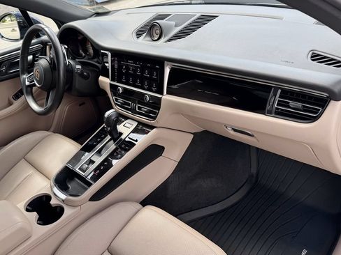 Used 2023 Porsche Macan AWD/4WD image 34
