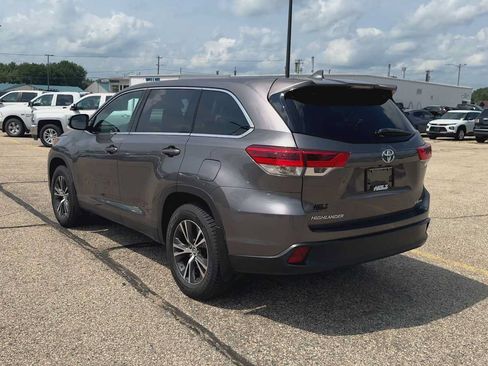Used 2019 Toyota Highlander Plus AWD/4WD image 13