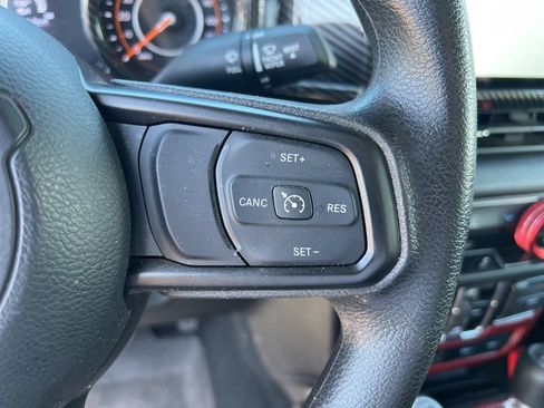 Used 2024 Jeep Gladiator Sport AWD/4WD image 31